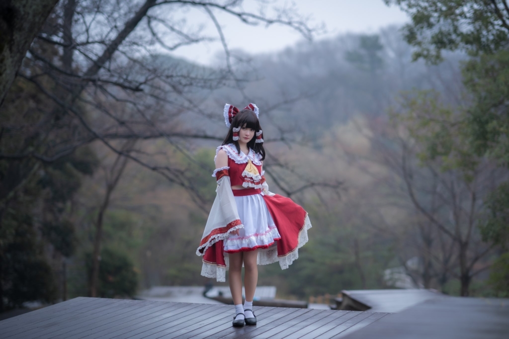Аниме косплей маленькой девушки из Touhou Project &#8211; Reimu Hakurei, Anime Hub